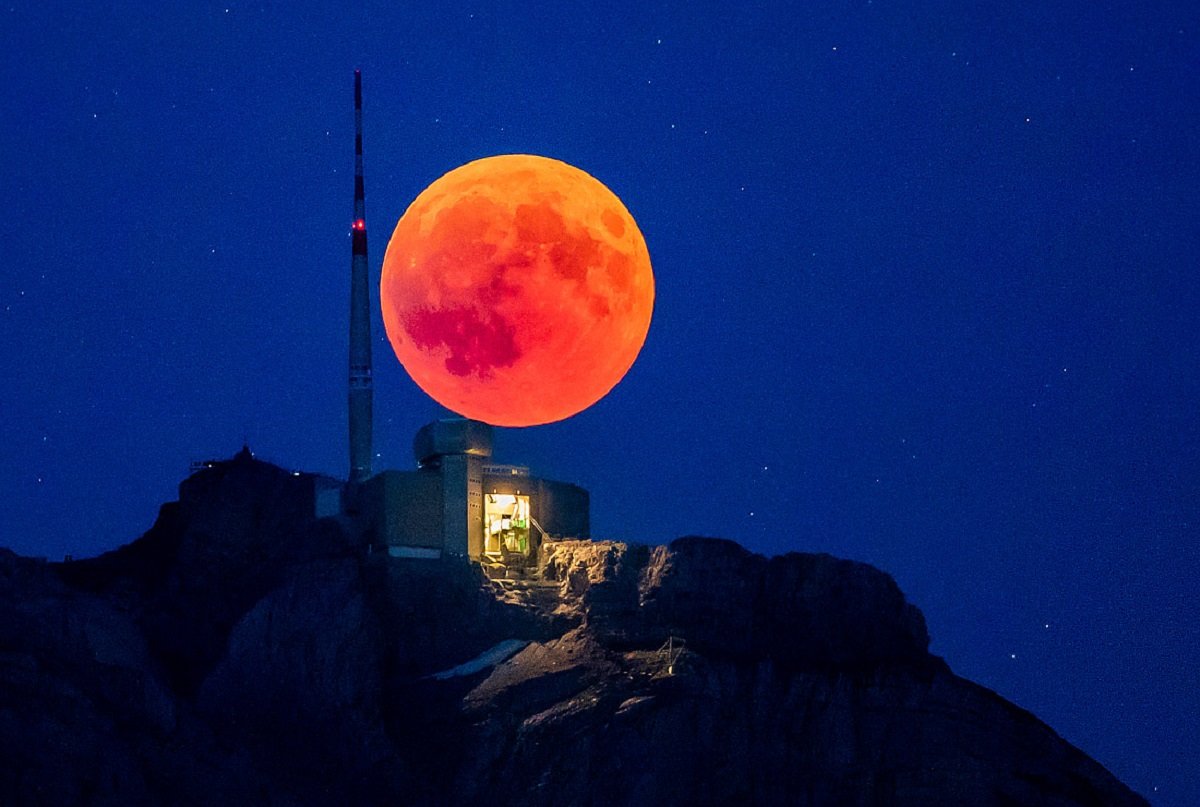 Самая опасная ночь весны: как пережить лунное затмение, суперлуние и начало коридора затмений - today.ua