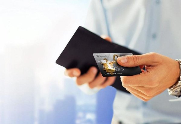 ПриватБанк обновил правила пополнения платежных карт 