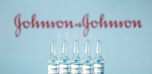 Сотні українців прищепили незареєстрованим препаратом від Johnson&Johnson - today.ua