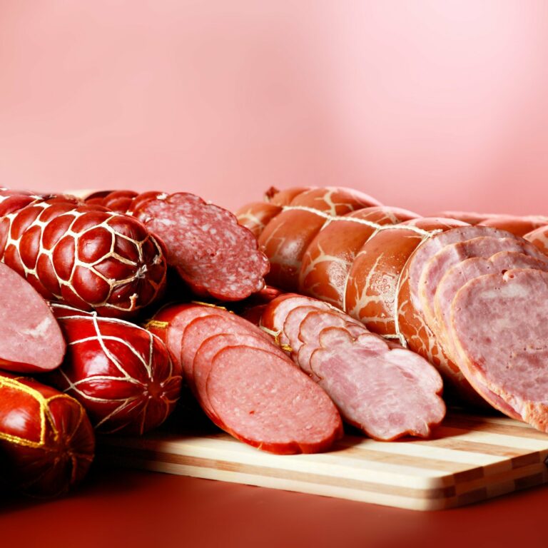 В Украине подорожали колбасы: названы виды, которые можно купить по старым ценам - today.ua