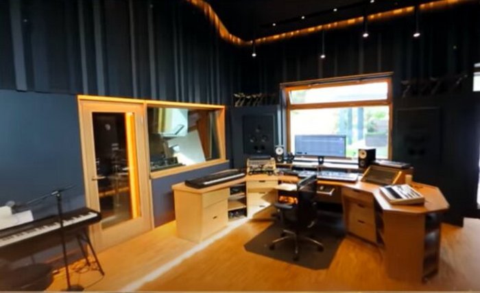 У Мережі показали, як вигладає сучасний будинок Юлії Саніної зі студією звукозапису: фото і відео