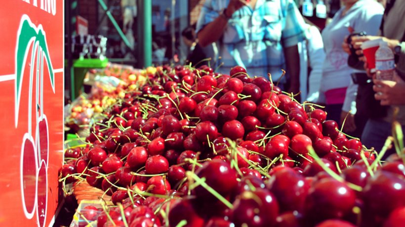 Ціни на черешню в Україні не знижуються: скільки коштує ягода на ринках