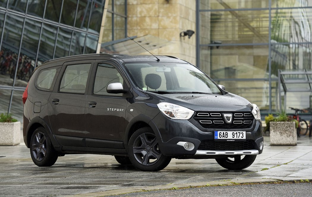 Dacia не зніматиме з конвеєра бюджетний мінівен Lodgy