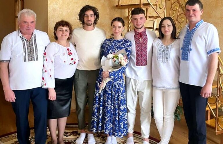 Надя Дорофєєва приїхала на Великдень в село до переможця шоу “Голос країни“ - today.ua