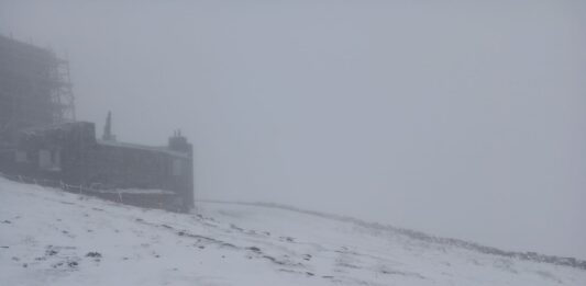 За два дні до літа Карпати замітає снігом: фото засніжених схилів  - today.ua