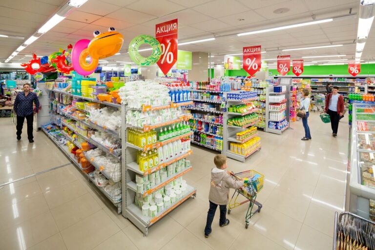 Обман покупателей в магазинах: украинцам рассказали, что делать, если цена товара на кассе выше, чем на полке - today.ua