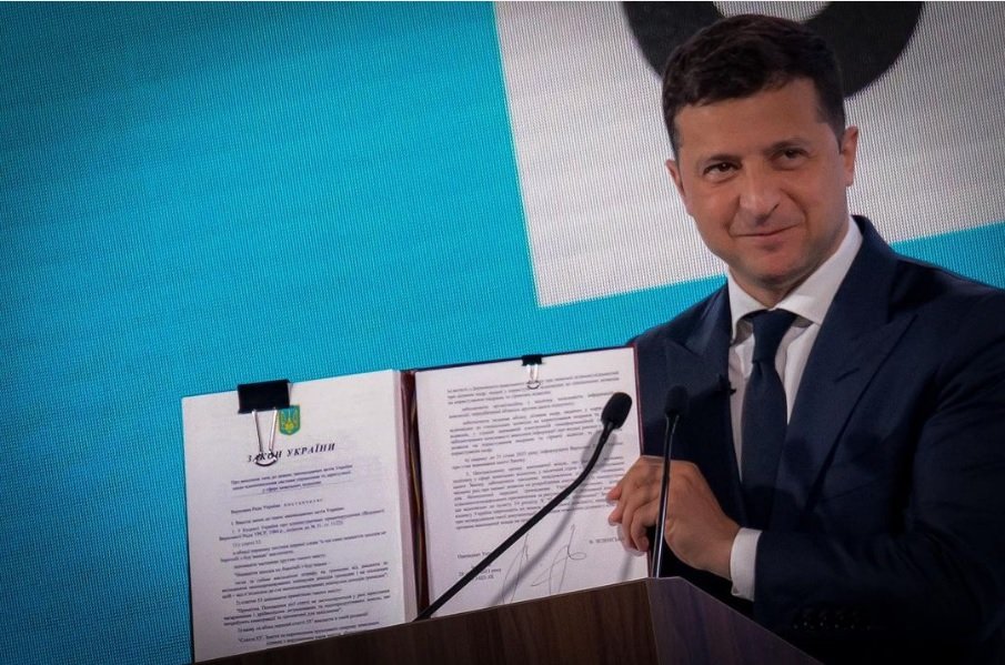 Ринок землі: Зеленський підписав закон, який різко звужує коло продавців і покупців землі - today.ua