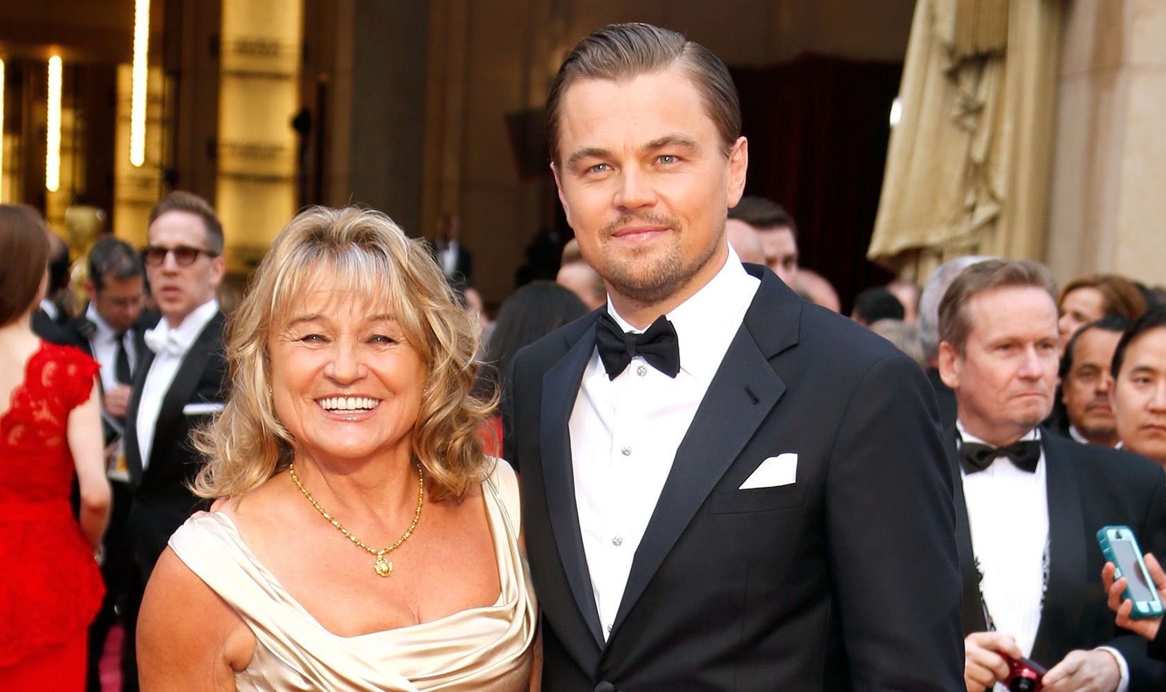 Леонардо Ді Капріо подарував мамі розкішний особняк: фото - today.ua