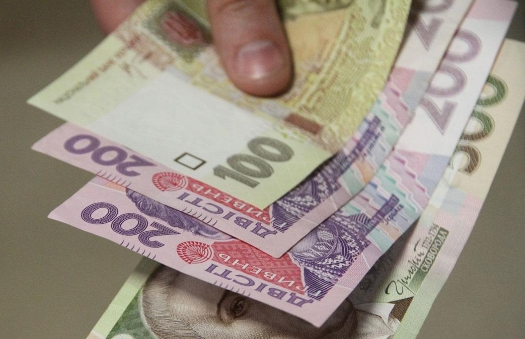 Кабмін прогнозує зростання зарплат в Україні до 19000 гривень