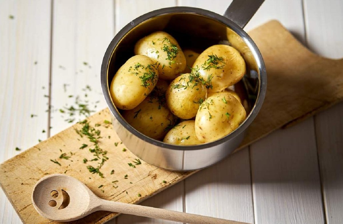 Що станеться з організмом, якщо їсти молоду картоплю кожного дня