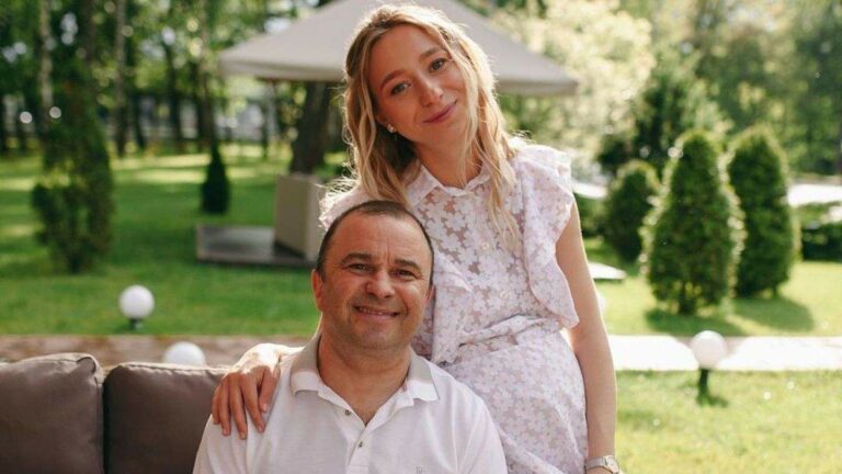 Виктор Павлик стал отцом в четвертый раз: что подарил артист 27-летней супруге за рождение сына - today.ua