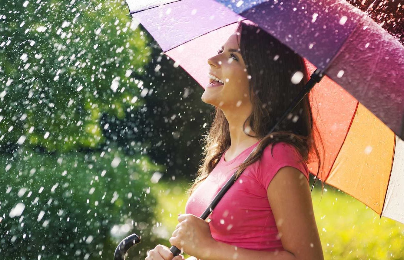 Украину накроет циклон с ливнями и грозами: прогноз погоды от Укргидрометцентра