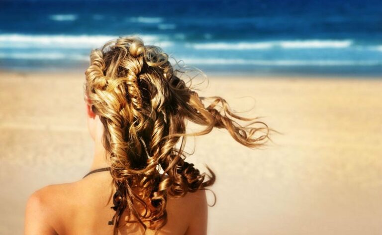 Стильные укладки для волос во время отпуска на море: ТОП-3 модные идеи    - today.ua