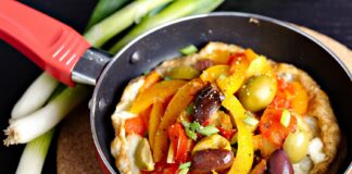 Омлет по-болгарськи з овочами: покроковий рецепт сніданку нашвидкуруч - today.ua
