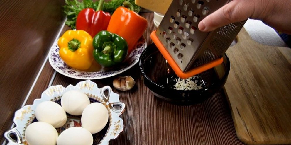Омлет по-болгарськи з овочами: покроковий рецепт сніданку нашвидкуруч