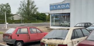 Заброшенный автосалон с автомобилями Lada нашли во Франции - today.ua