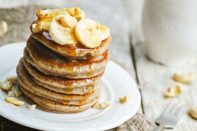 Оладки з бананів за 10 хвилин: як приготувати смачний сніданок з двох інгредієнтів - today.ua