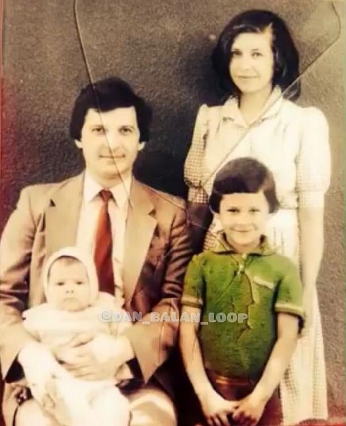 Дан Балан у дитинстві: в Мережу потрапило архівне фото співака з батьками і сестрою