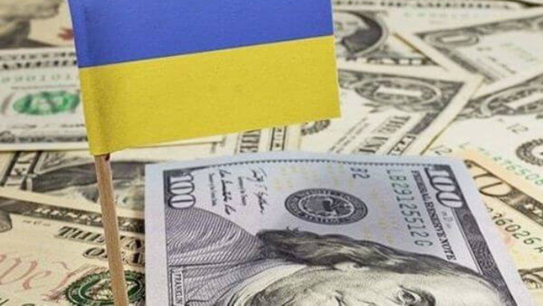 В Украине стремительно падает курс евро