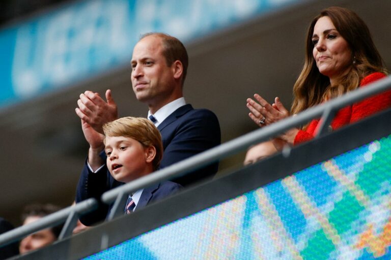 Кейт Міддлтон і принц Вільям з'явилися на трибуні зі старшим сином на матчі Євро-2020 - today.ua
