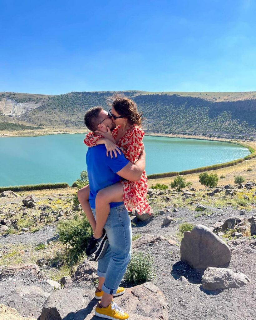 Анна Богдан показала пристрасний поцілунок з “Холостяком“ після польоту на повітряній кулі