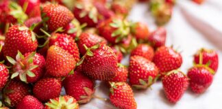 Ціни на полуницю: в Україні з'явилися перші ягоді з відкритого ґрунту - today.ua