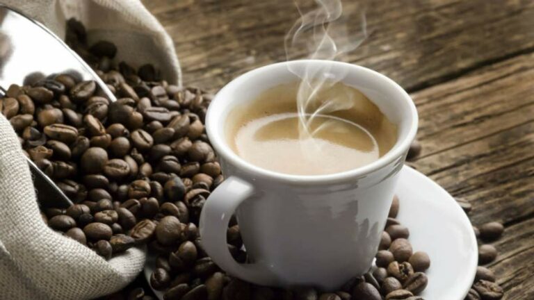 Кепська новина для кавоманів: ціни на каву з вершками б'ють рекорди - today.ua