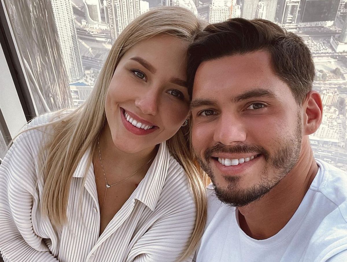 Холостяк Никита Добрынин подарил дорогое авто своей беременной жене - today.ua