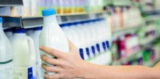 В украинском молоке обнаружили моющие средства: фальсификат не отличить на вкус     - today.ua