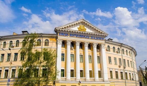 Украинские ВУЗы обновили стоимость обучения: на сколько подорожали контракты  
