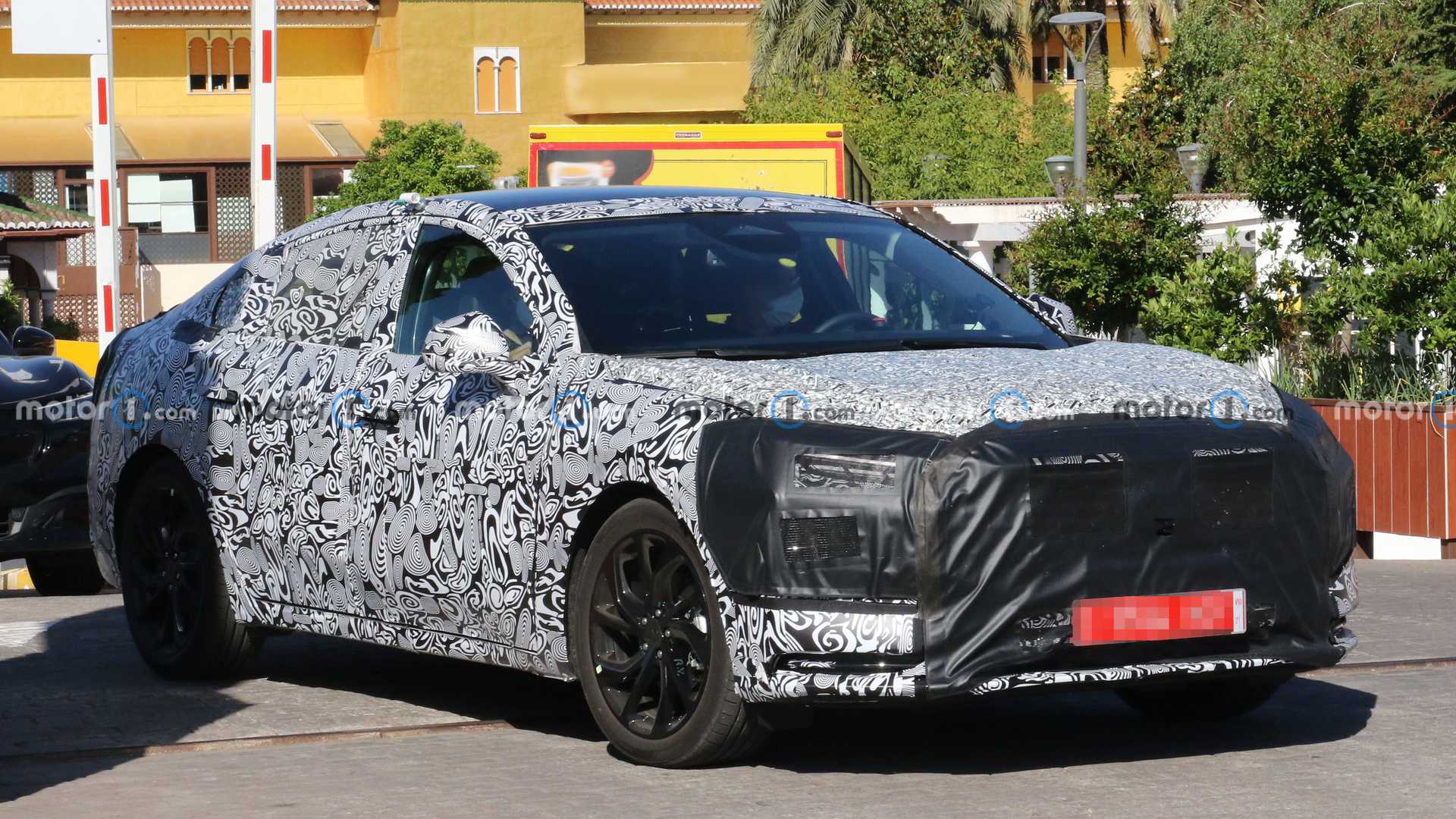 В Европе тестируют новый седан, который заменит Ford Mondeo