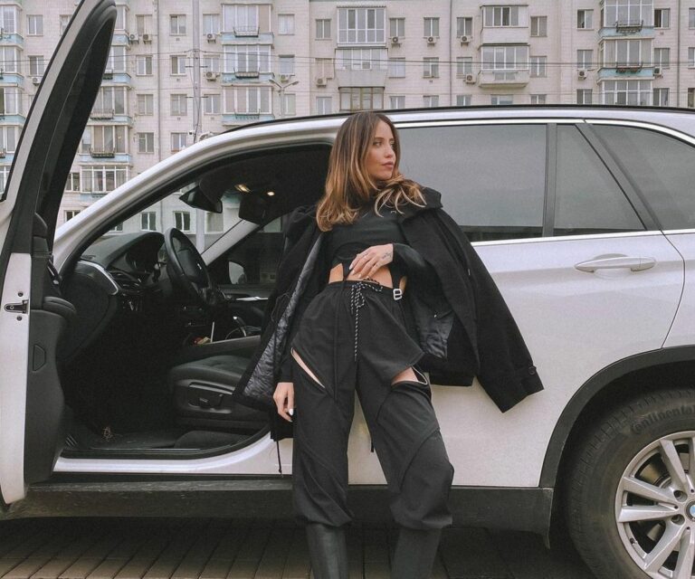 Надя Дорофєєва їздить на розкішній Tesla: фото салону авто - today.ua