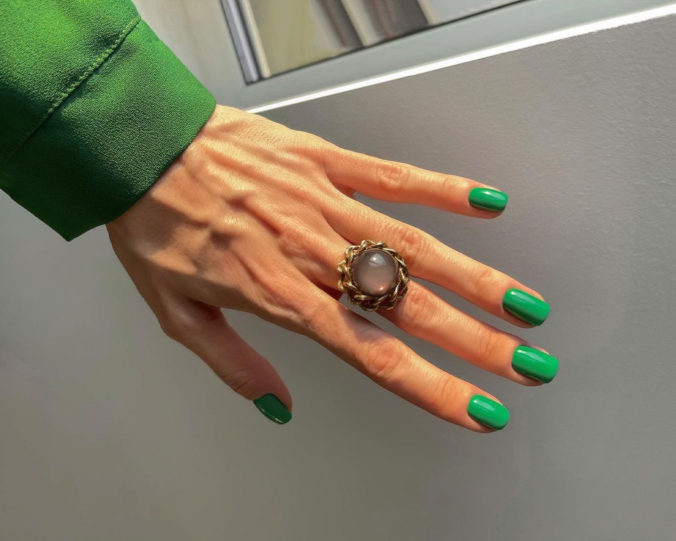 Зеленый маникюр – лучшие идеи в трендовом цвете 2021 года - today.ua