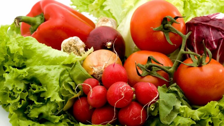 Как уменьшить содержание нитратов в сезонных овощах, и почему они опасны - today.ua
