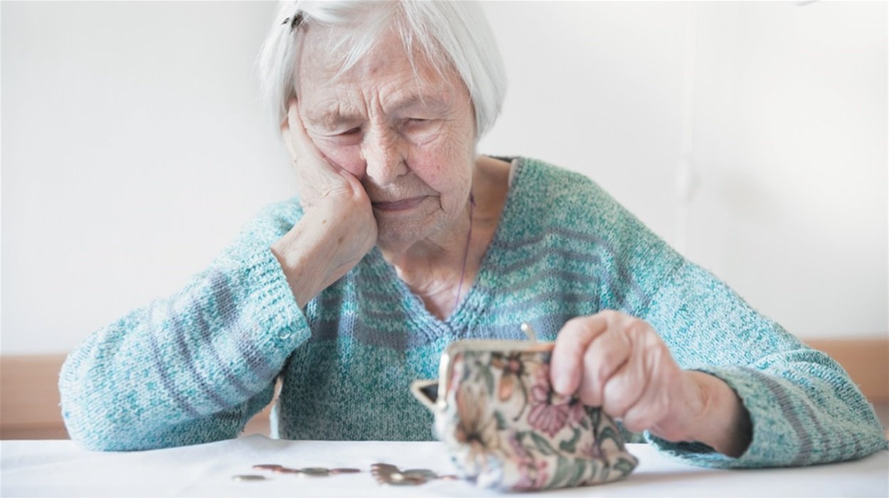 Можуть забрати пенсію: в Україні почали перевіряти отримувачів соціальних виплат 
