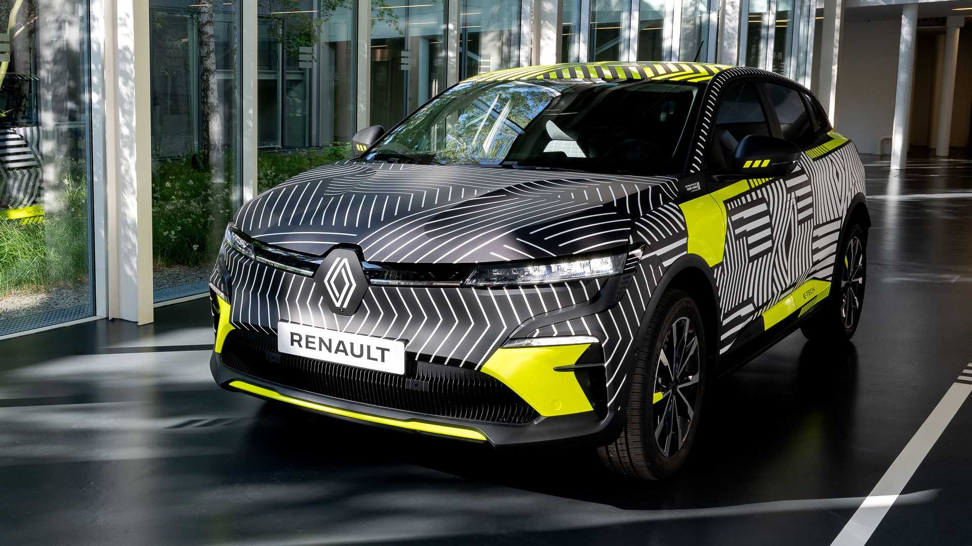 Електричний Renault Megane отримає запас ходу в 450 км