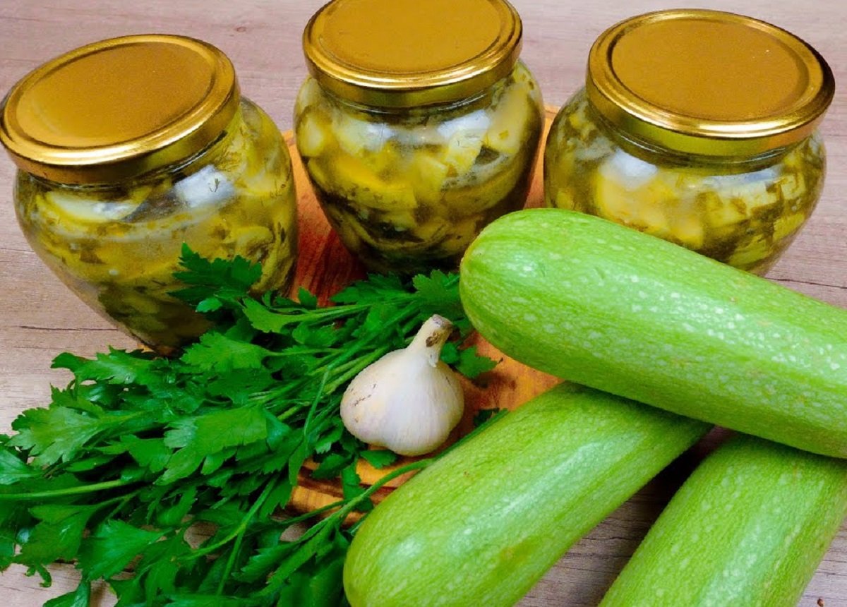 Мариновані кабачки як гриби за півгодини: простий рецепт хрусткої закуски - today.ua