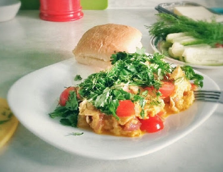Болгарський омлет “Міш-маш“: рецепт найсмачнішої страви з яєць з сиром і овочами