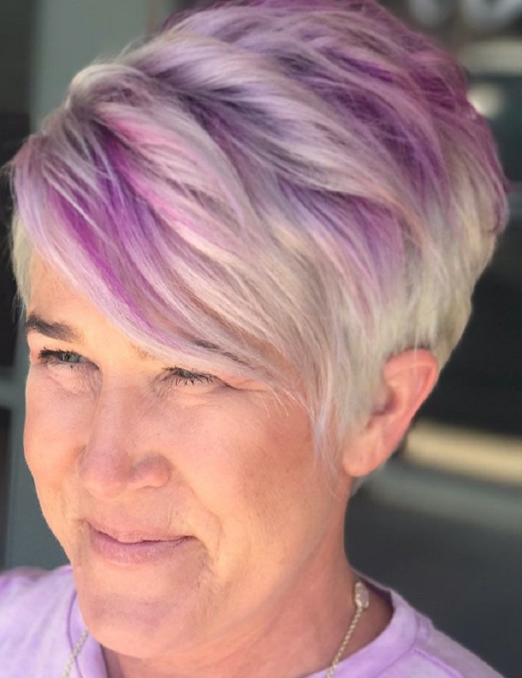 Зачіски з кольоровими пасмами: найрозкішніші ідеї для жінок будь-якого віку