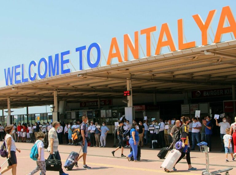 Турция неожиданно объявила о возможном закрытии границ для туристов - today.ua