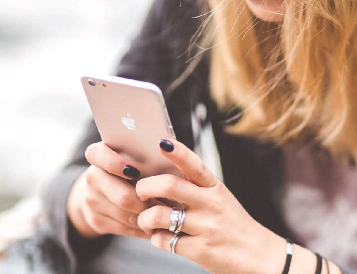 Мобільні оператори таємно наживаються на українцях: за що списуються гроші з рахунків