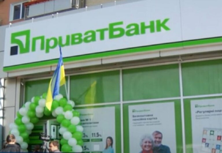 Приватбанк почав блокувати карти українців через продаж валюти - today.ua