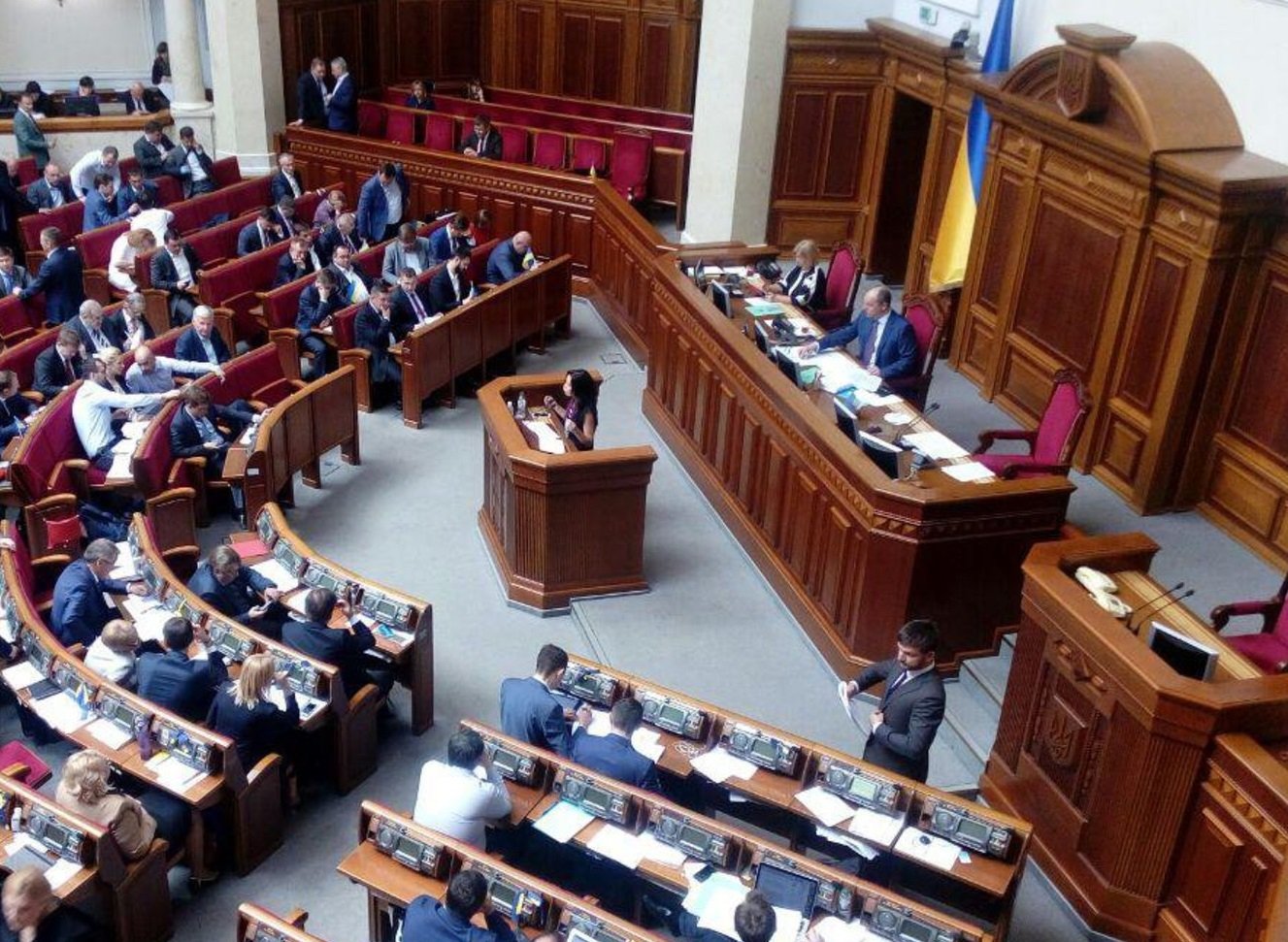 Вишиванки, спирт і марля: що закуповує Верховна Рада на мільйони гривень з бюджету