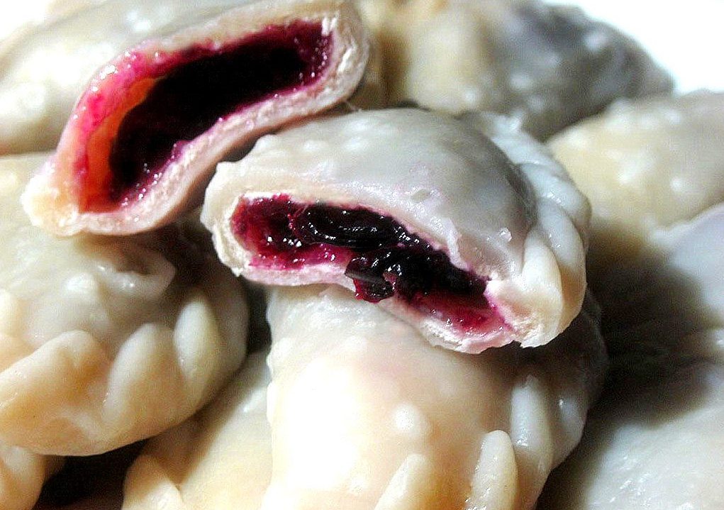 Вареники зі смородиною на заварному тісті: рецепт домашнього літнього десерту - today.ua