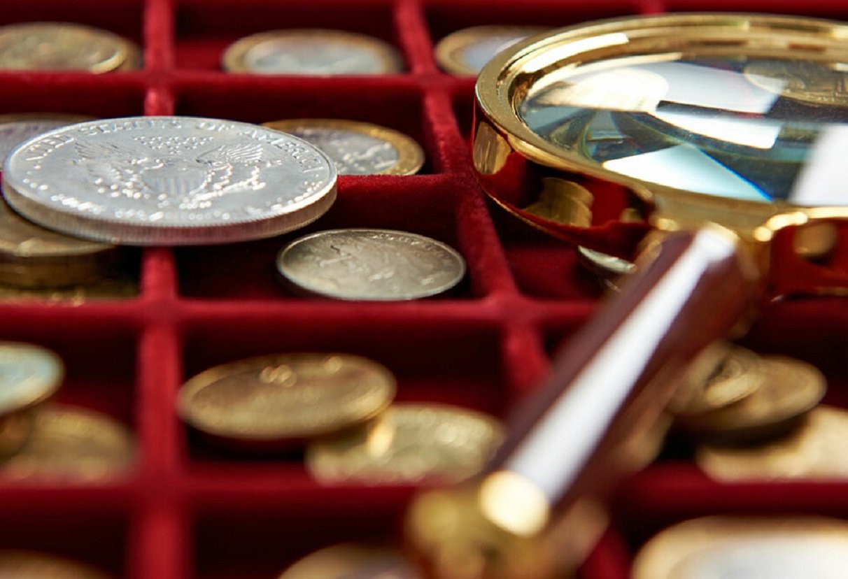 В Украине ввели в обращение новую монету с необычными изображениями