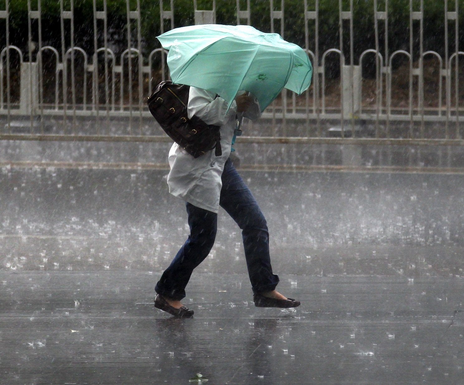 На Украину надвигается непогода: в ГСЧС предупреждают о бурях и наводнениях