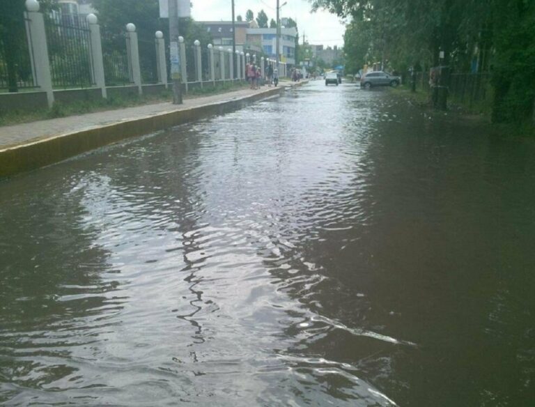 В Украине затопило известный курорт: базы отдыха и кафе утопают в воде - today.ua