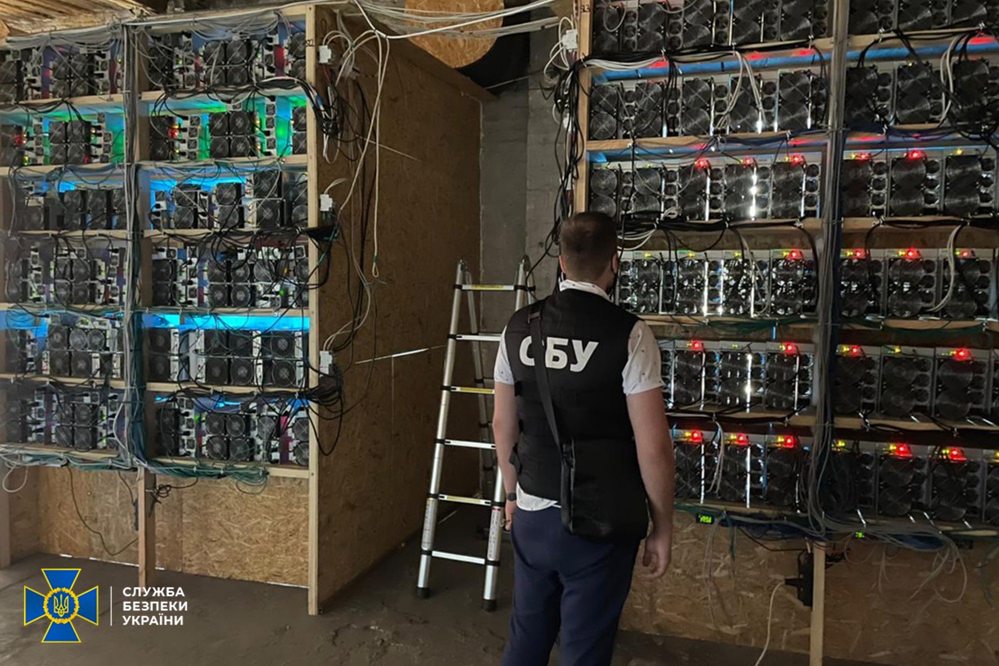 СБУ разоблачила украинских майнеров биткоина, едва не оставивших без света большой город