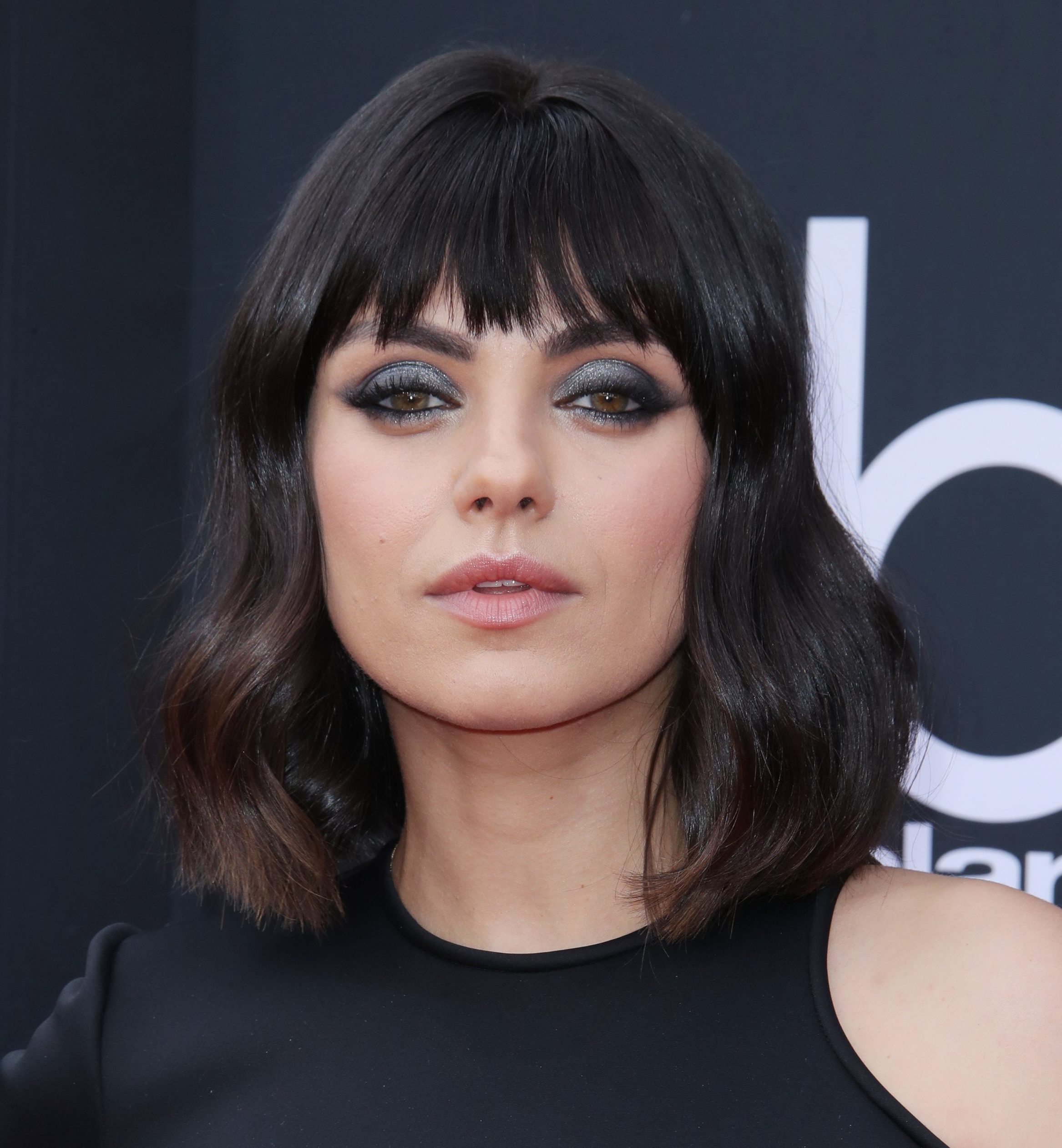 Найстильніший чубчик 2021 року, який прикрасить будь-яку зачіску - today.ua