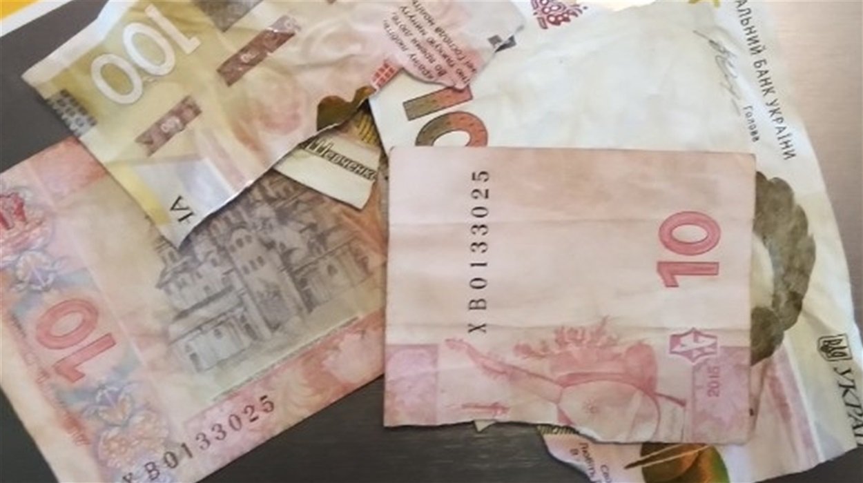 Украинцам могут обменять старые купюры на новые: куда обращаться за услугой - today.ua